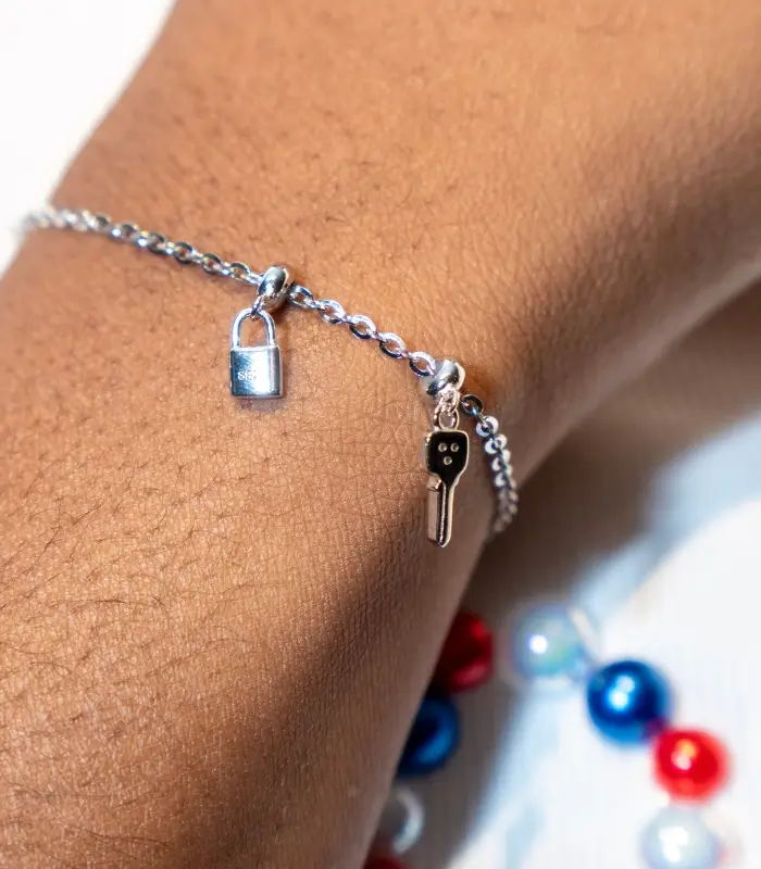 NY Fashion week charm lock key model 700x800