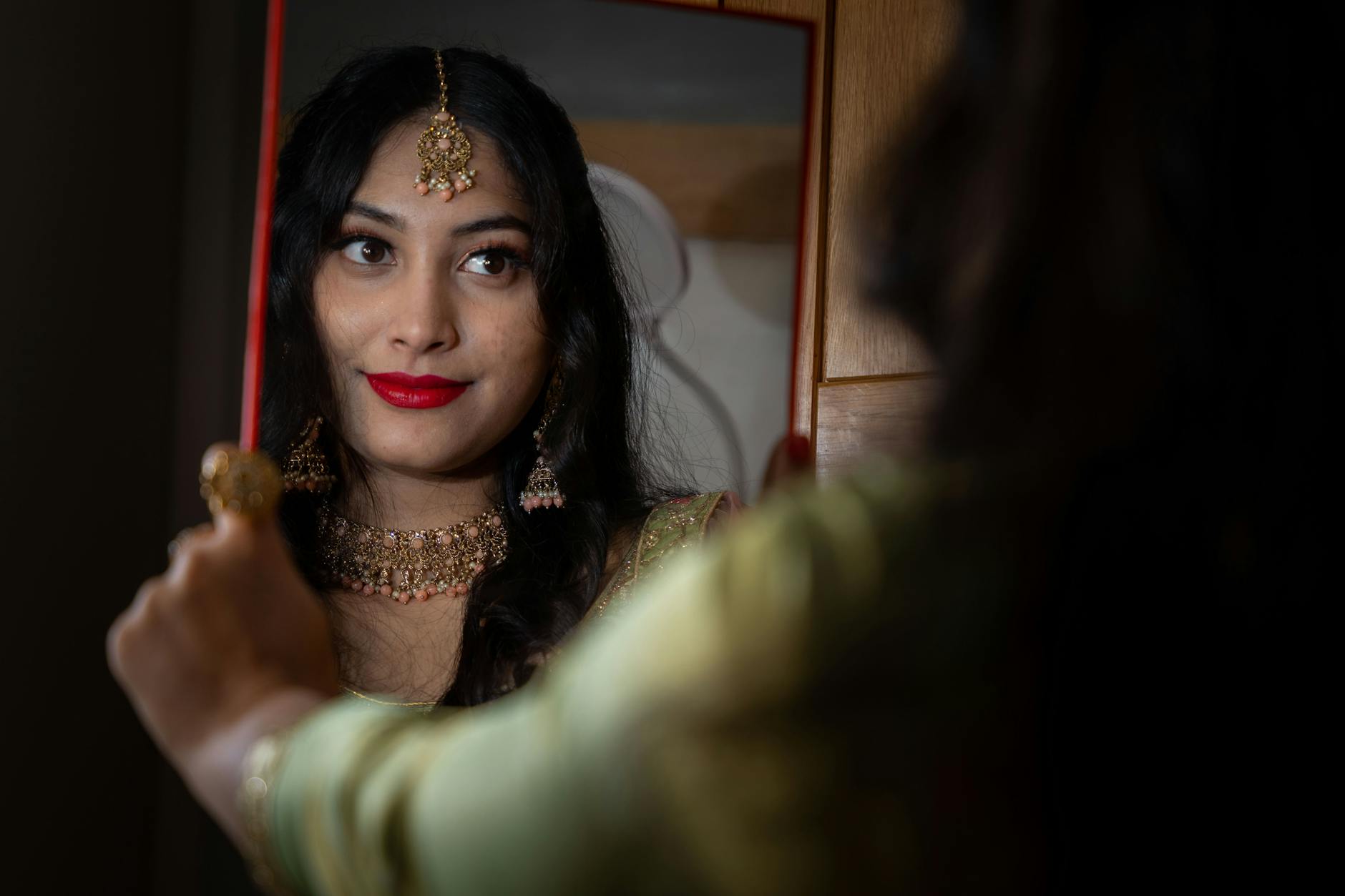 How Minimalist Jewelry Fits the Rise of Quiet Luxury