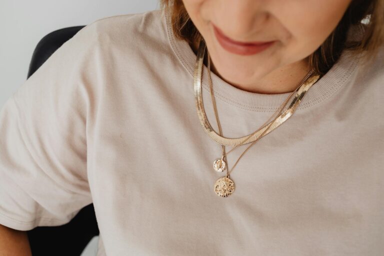 accessorize white tshirt