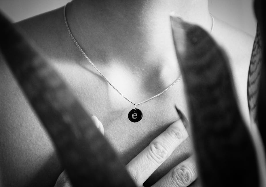 gold teardrop pendant necklace in 18K gold plated stainless steel