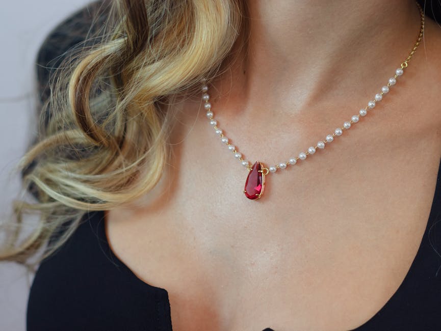 gold crystal barrel pendant necklace in 18K gold plated stainless steel