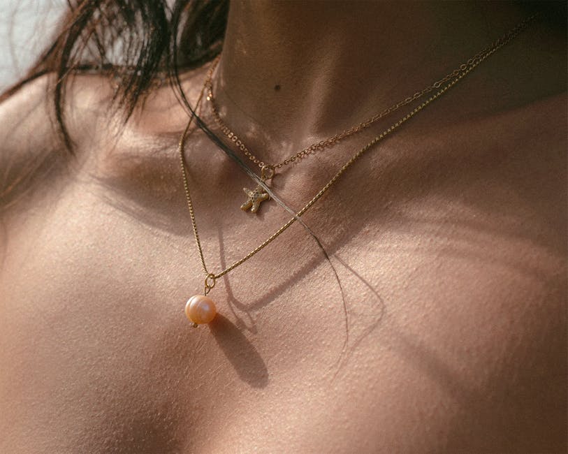 gold amethyst crystal pear drop pendant necklace in 18K gold plated stainless steel