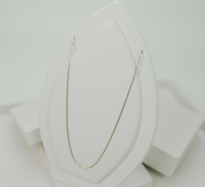 gold teardrop pendant necklace in 18K gold plated stainless steel