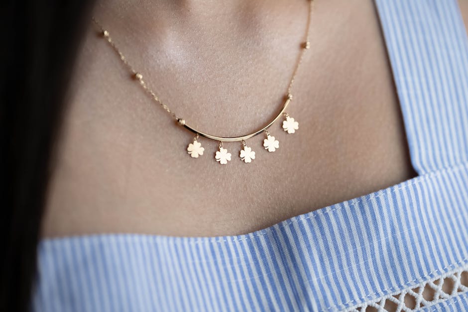 gold teardrop pendant necklace in 18K gold plated stainless steel