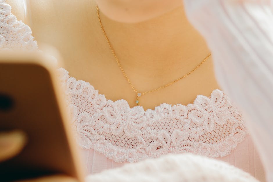 gold teardrop pendant necklace in 18K gold plated stainless steel