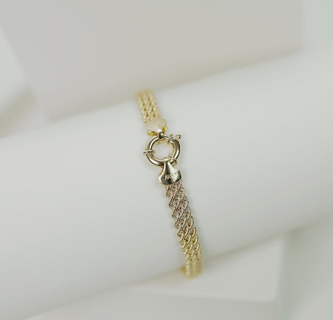 gold large crystal halo round pendant necklace in 18K gold plated stainless steel