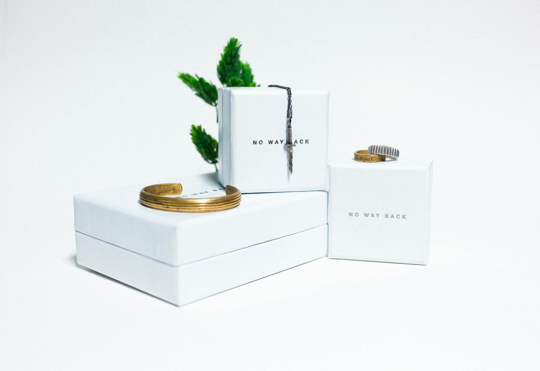 minimalist jewelry gifts