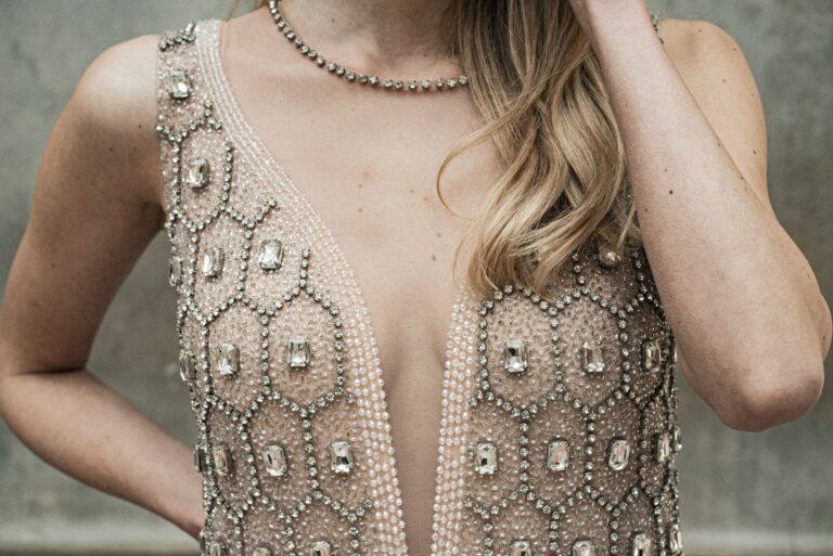 v-neck necklace