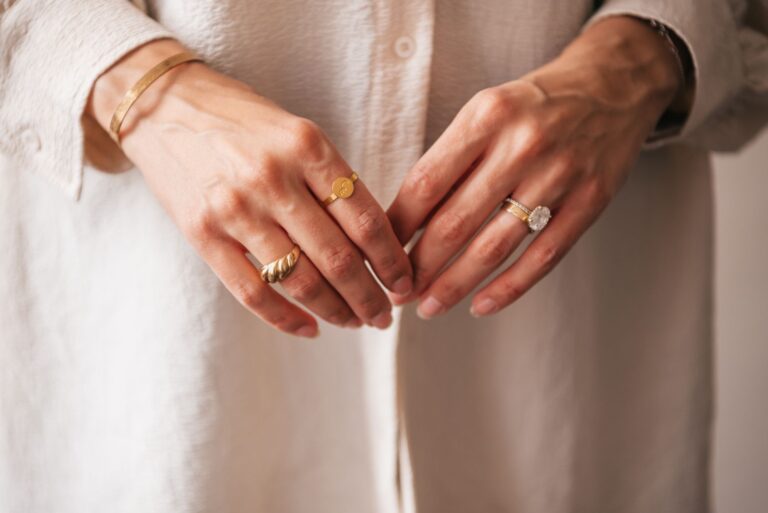 gold signet ring
