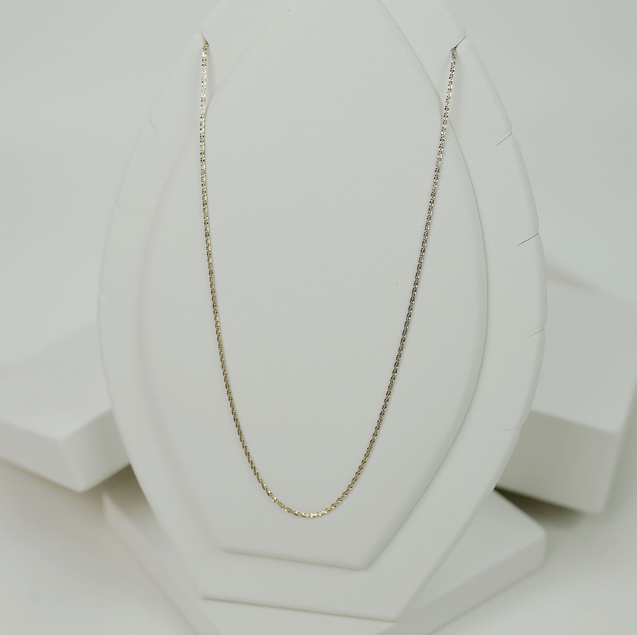 thin chain necklace