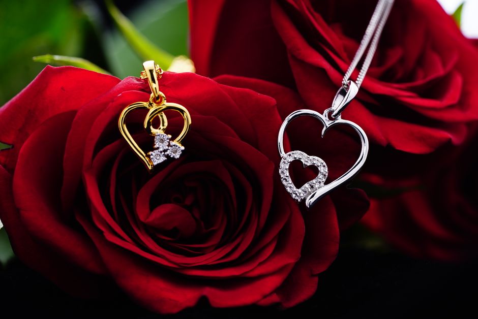 2-layer gold open-link chain and triple ring pendant necklace set in 18K gold plated stainless steel