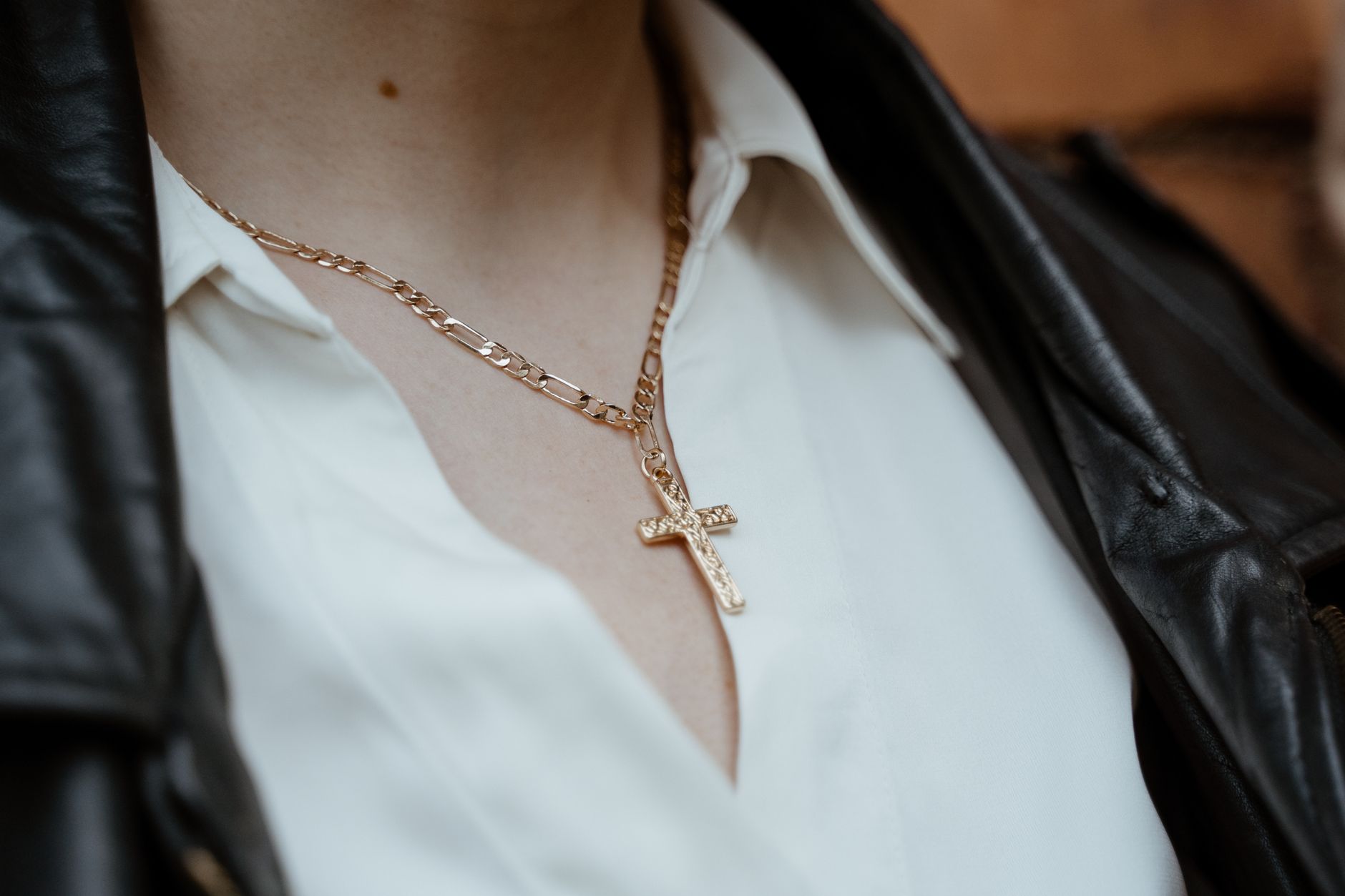 dainty cross necklace