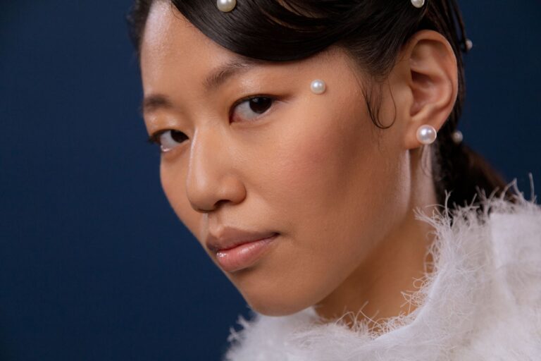 minimalist pearl studs