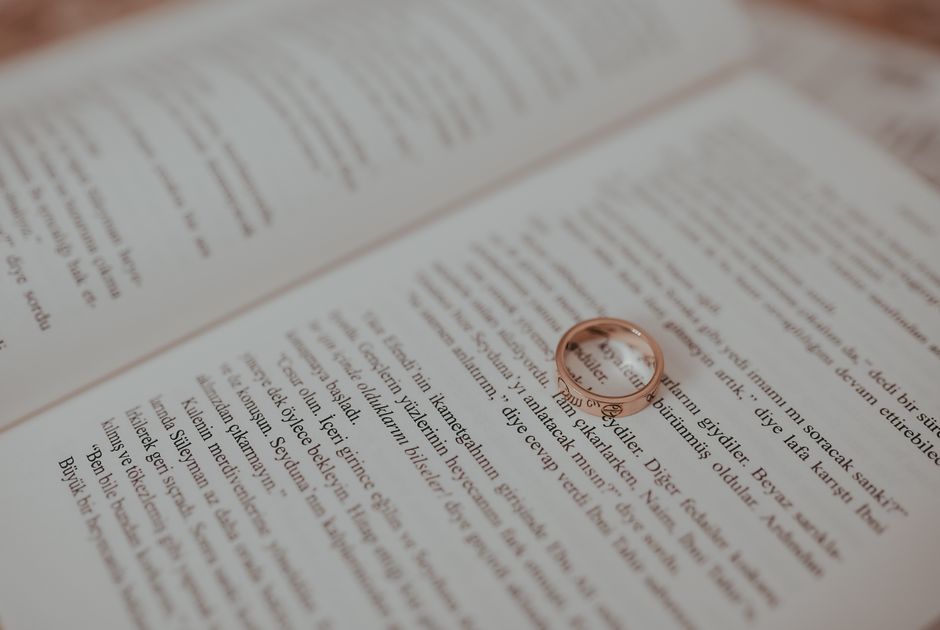 gold hug ring
